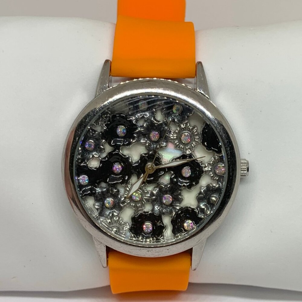 Vice versa women’s Quartz analog watch 3D Flower dial silver tone 42mm running